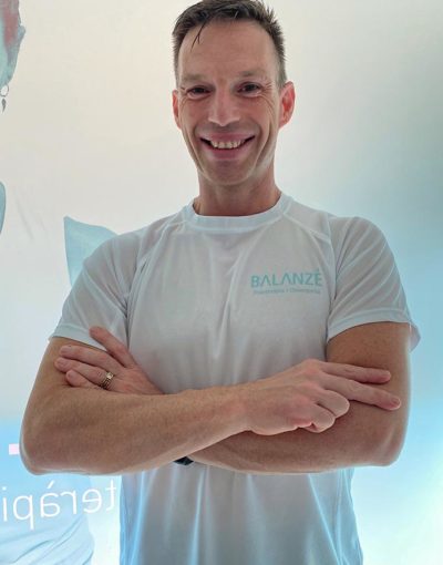 Sergio Vidal instructor de pilates y Hatha Yoga en Balanzé